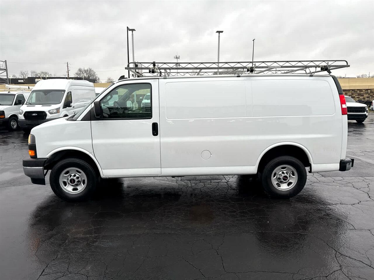 Used 2021 GMC Savana 2500 w/ Driver Convenience Package image 5