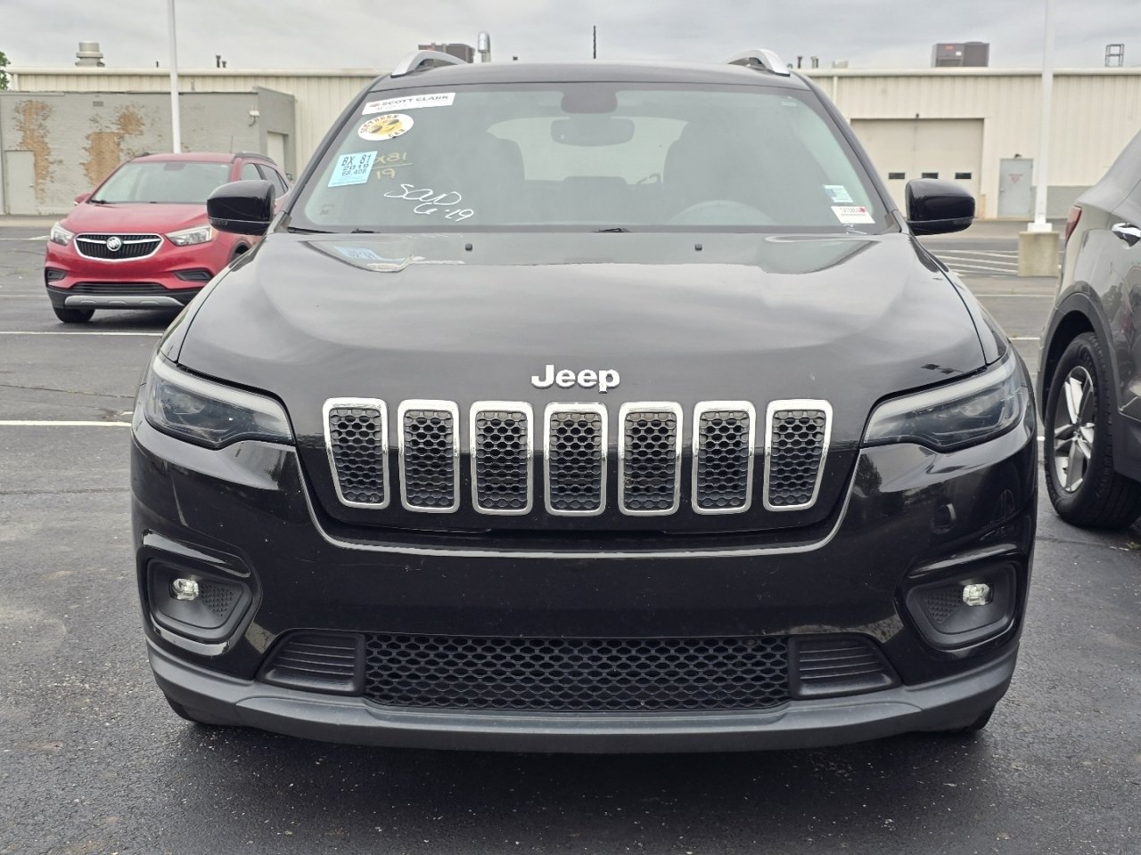 Used 2019 Jeep Cherokee Latitude Plus w/ Comfort/Convenience Group FWD image 2