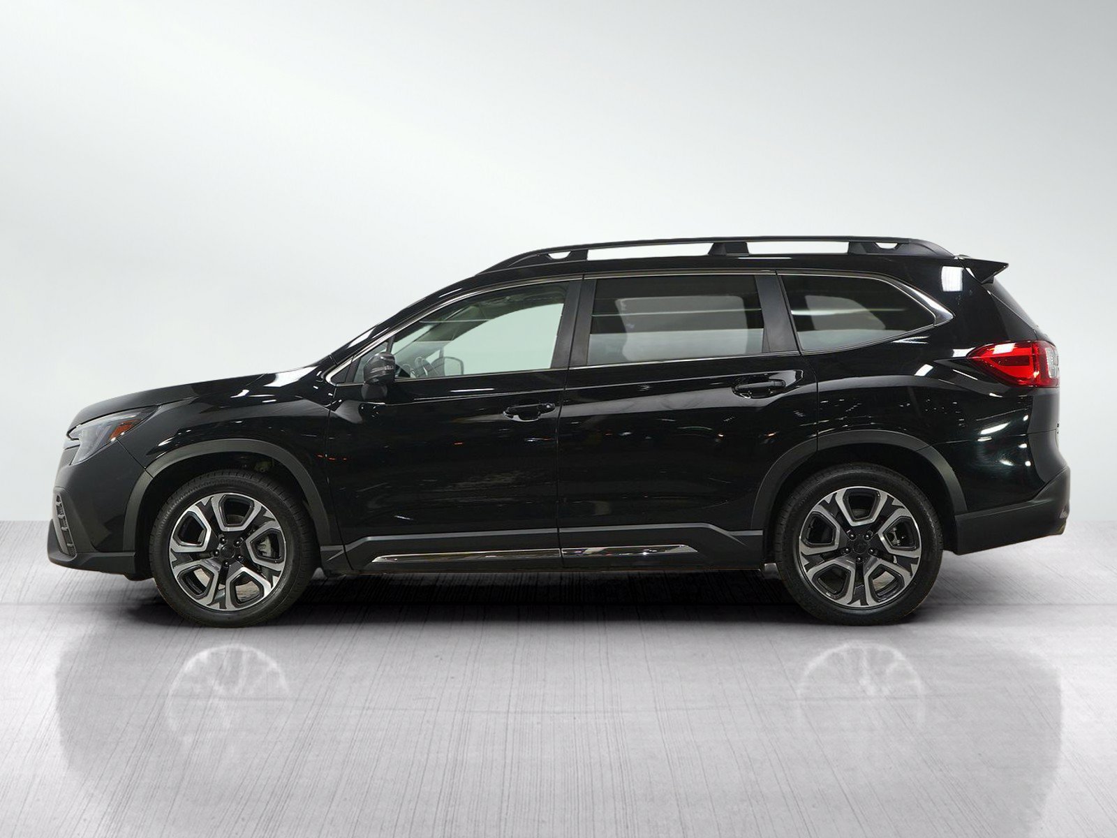 Used 2023 Subaru Ascent Limited w/ Technology Package AWD/4WD image 2