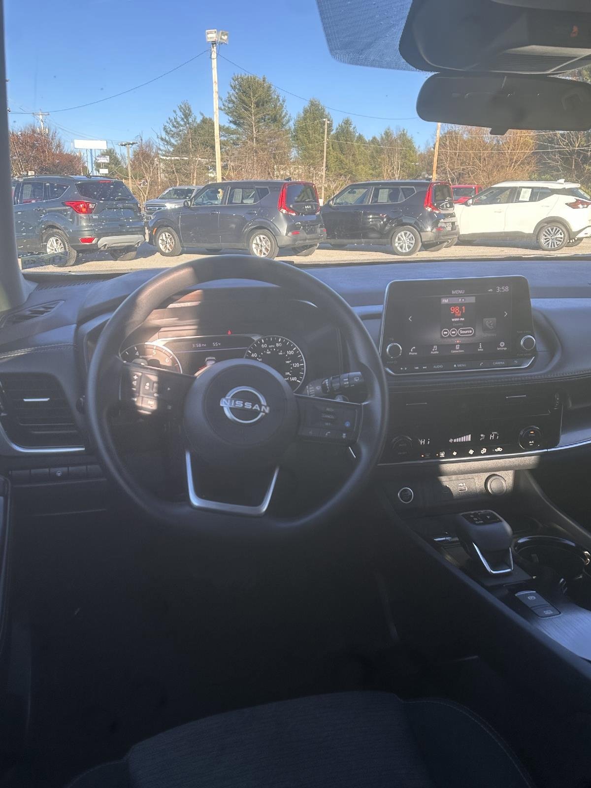 Used 2023 Nissan Rogue SV image 11