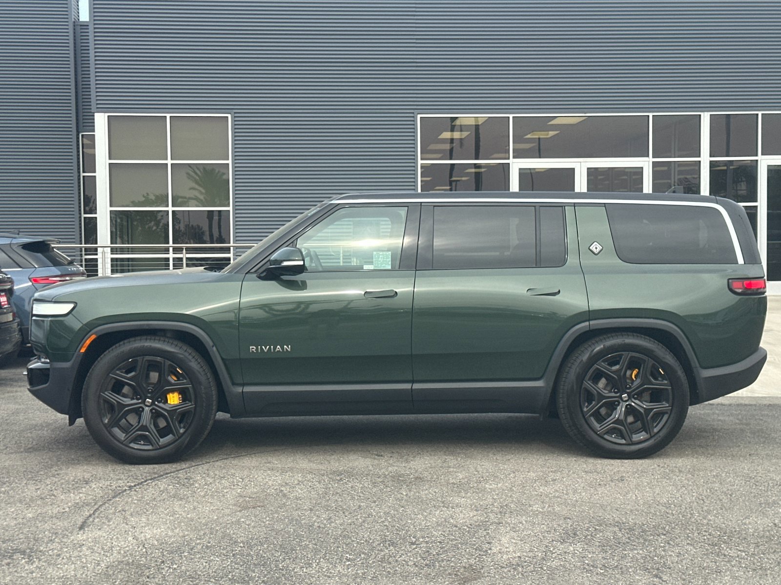 Used 2023 Rivian R1S Adventure image 7