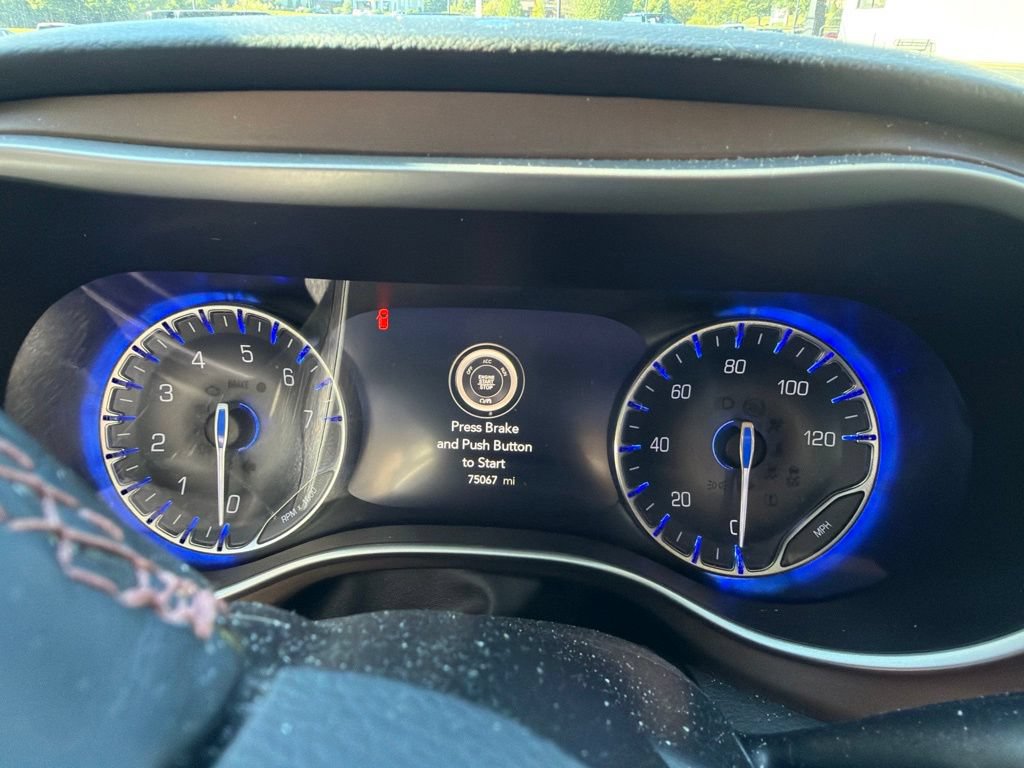Used 2019 Chrysler Pacifica Touring-L w/ Advanced Safetytec Group FWD image 15