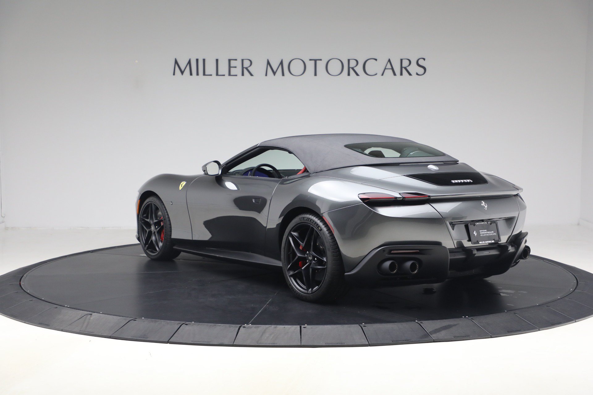 Certified 2026 Ferrari Roma Spider RWD image 32