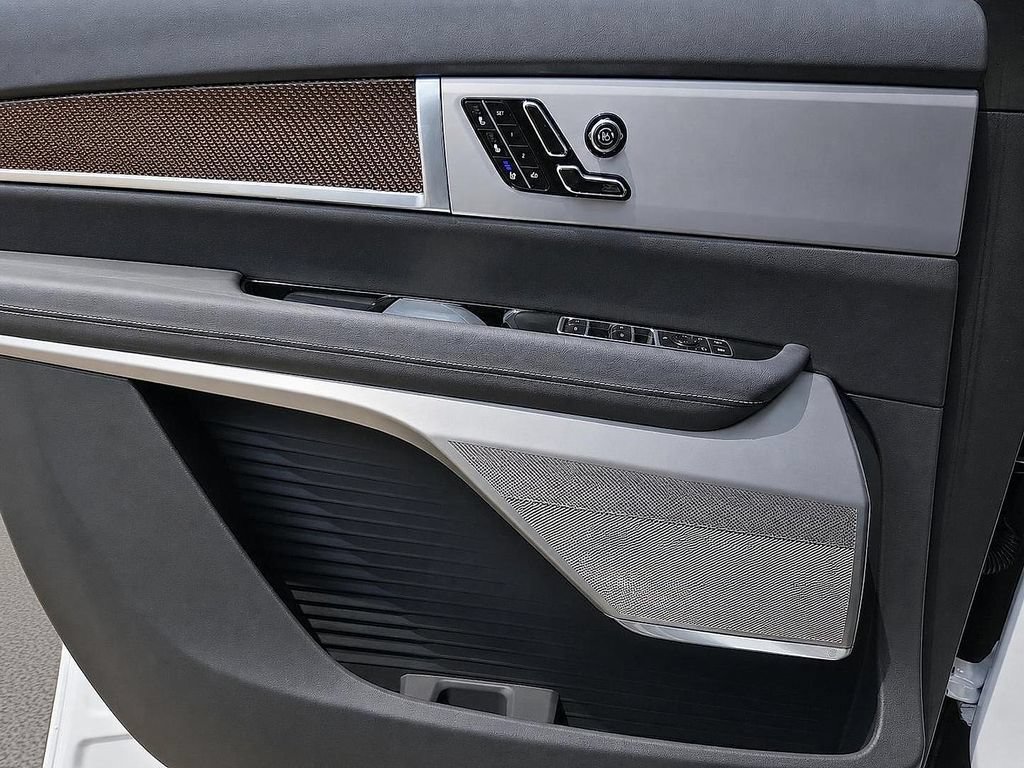 New 2027 Cadillac Vistiq Luxury AWD/4WD image 14