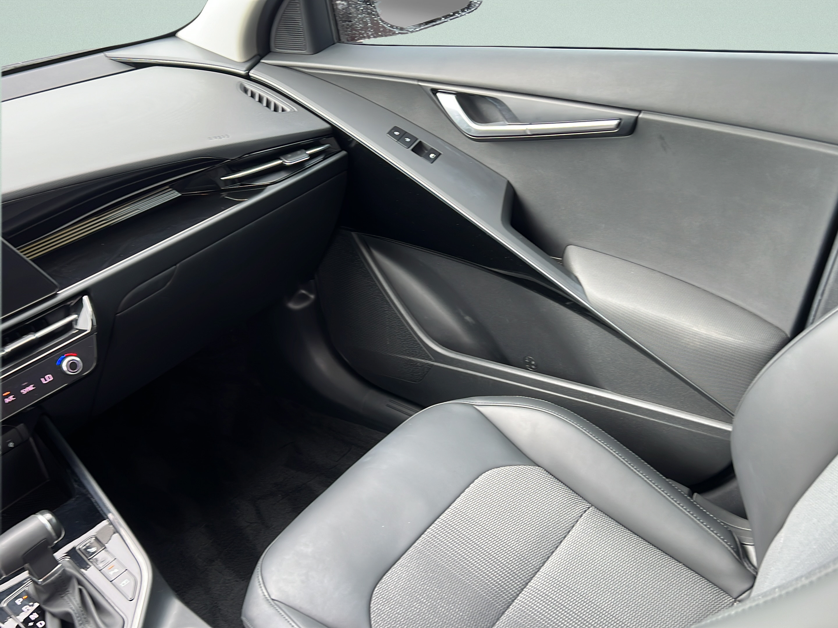 Certified 2024 Kia Niro EX FWD image 16