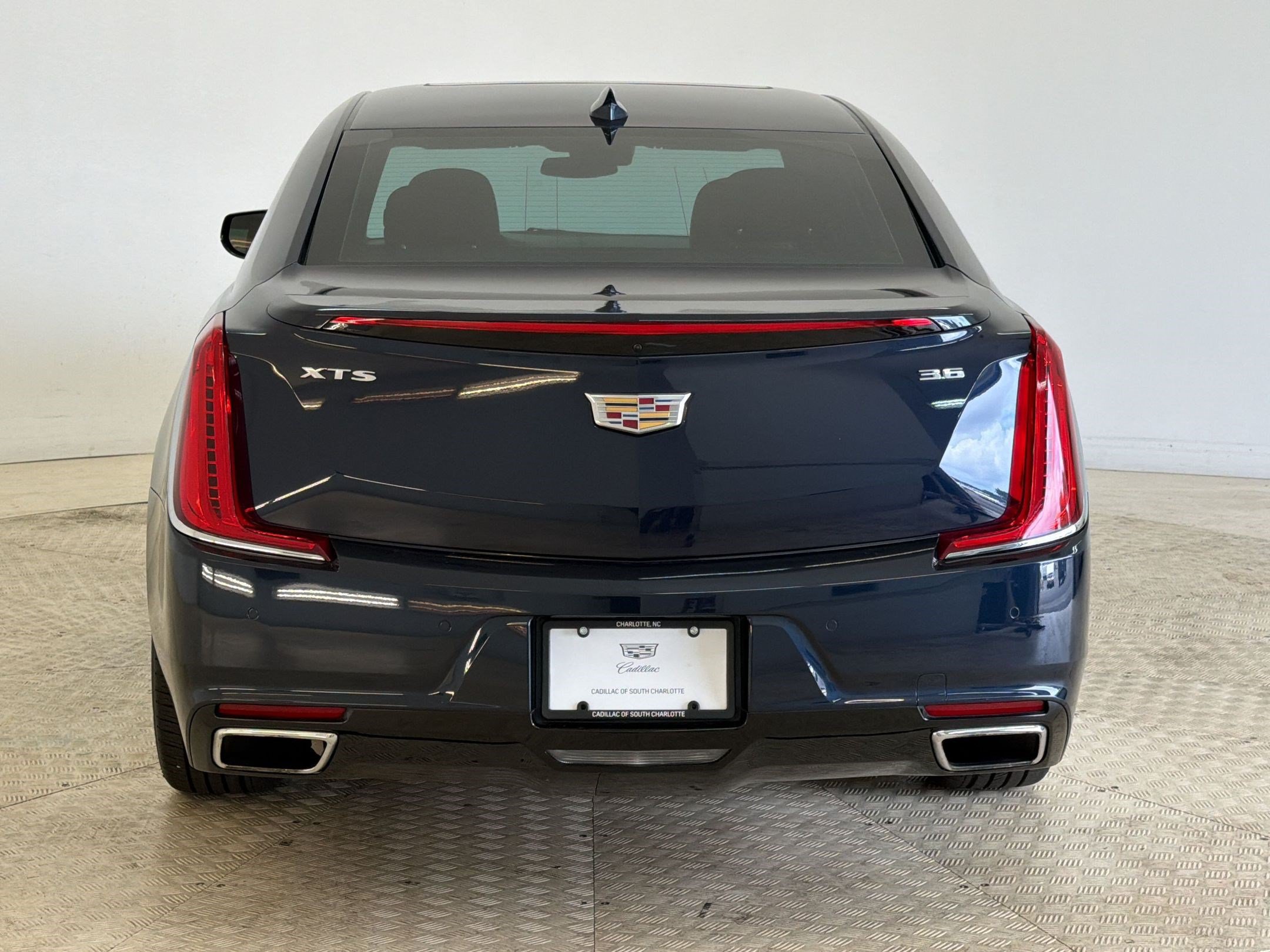 Used 2018 Cadillac XTS Luxury w/ Driver Awareness Package FWD image 10