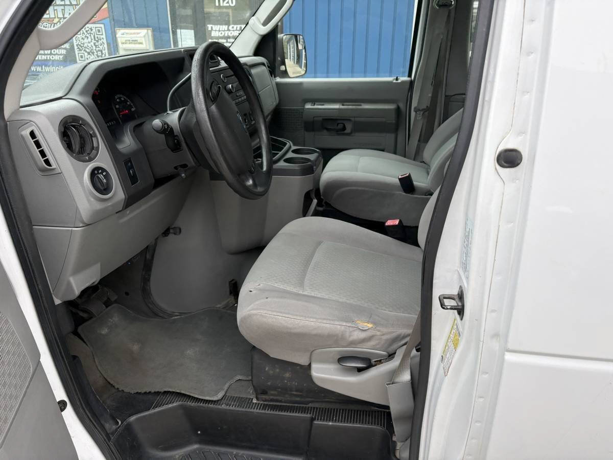 Used 2010 Ford E-350 and Econoline 350 XLT RWD image 9