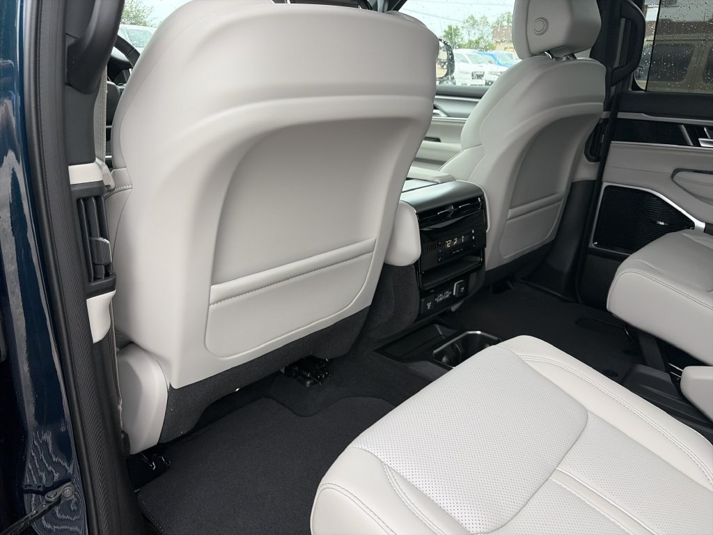 New 2026 Jeep Grand Wagoneer Limited AWD/4WD image 28
