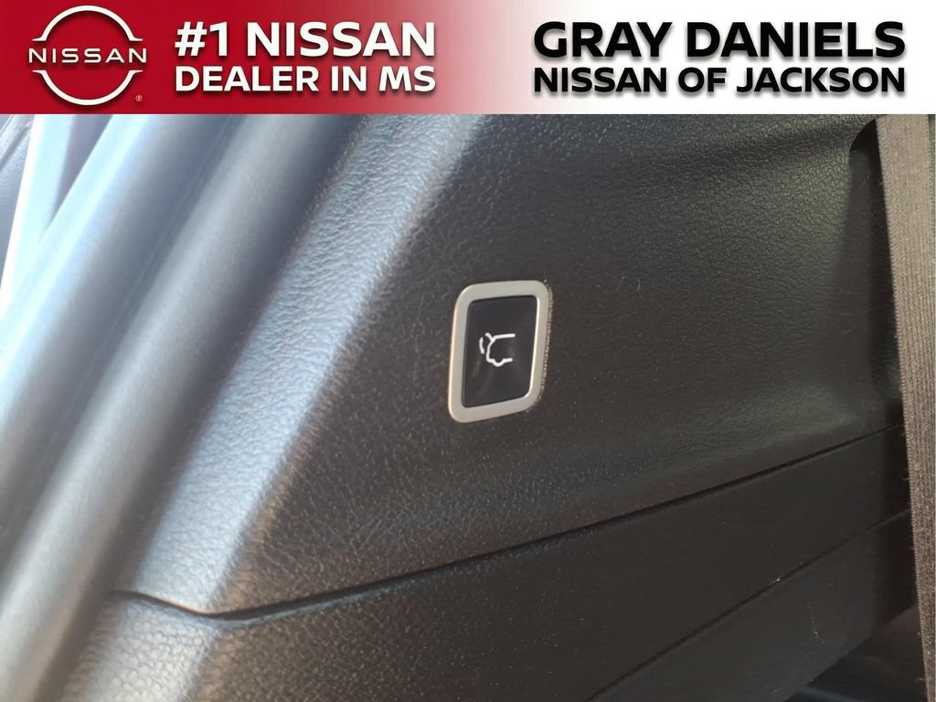 Used 2020 Chrysler Pacifica Touring-L Plus FWD image 9