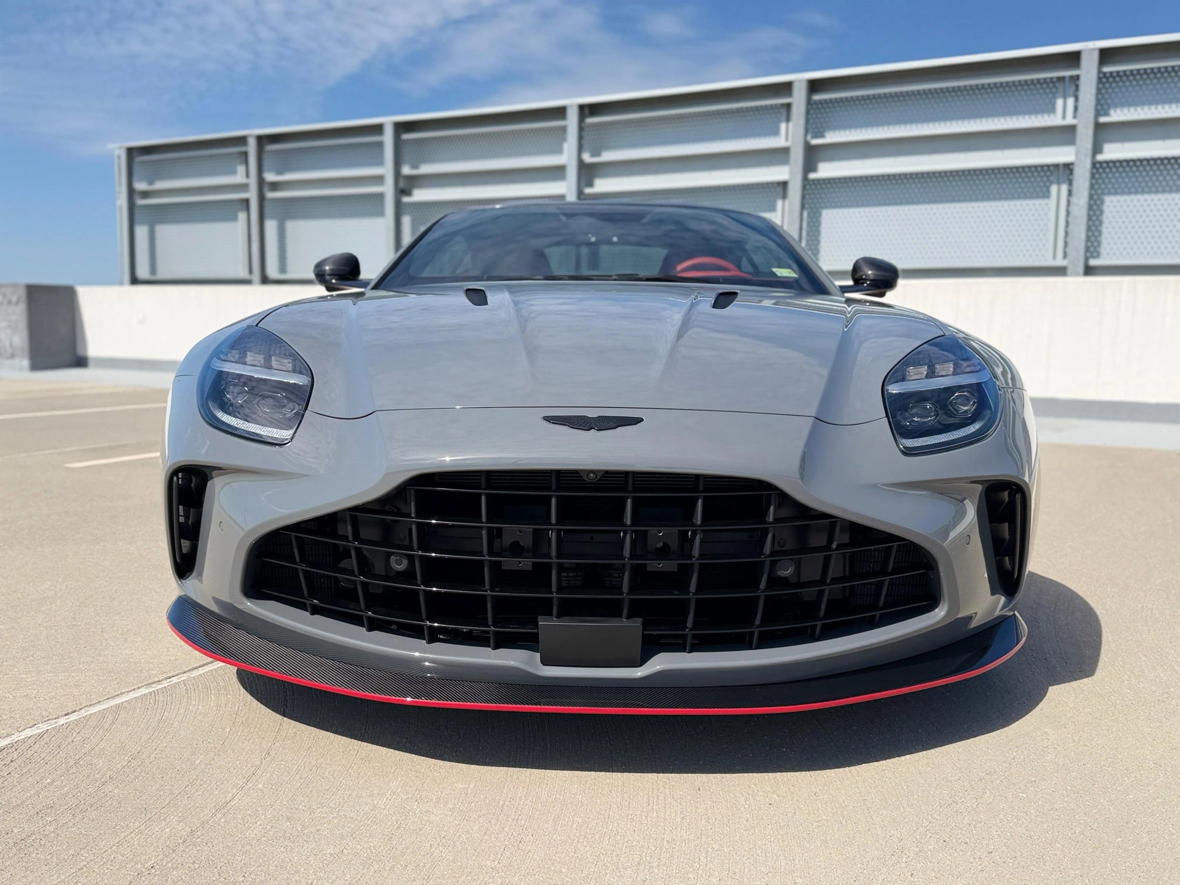 Used 2025 Aston Martin V8 Vantage Coupe RWD image 4