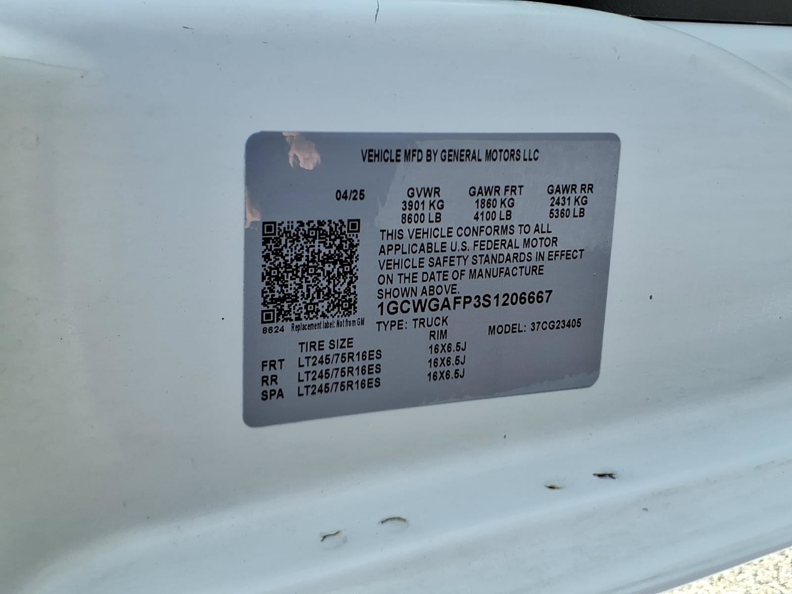 Used 2025 Chevrolet Express 2500 w/ Driver Convenience Package RWD image 20