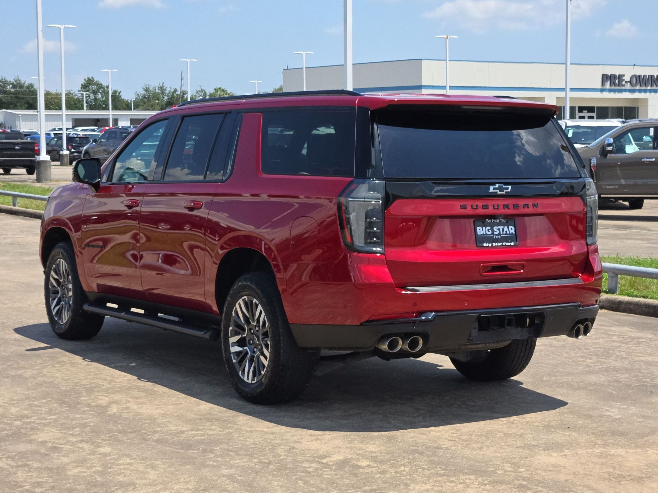 Used 2025 Chevrolet Suburban Z71 w/ Comfort Package AWD/4WD image 7