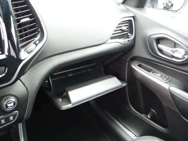 Used 2020 Jeep Cherokee Limited AWD/4WD image 31