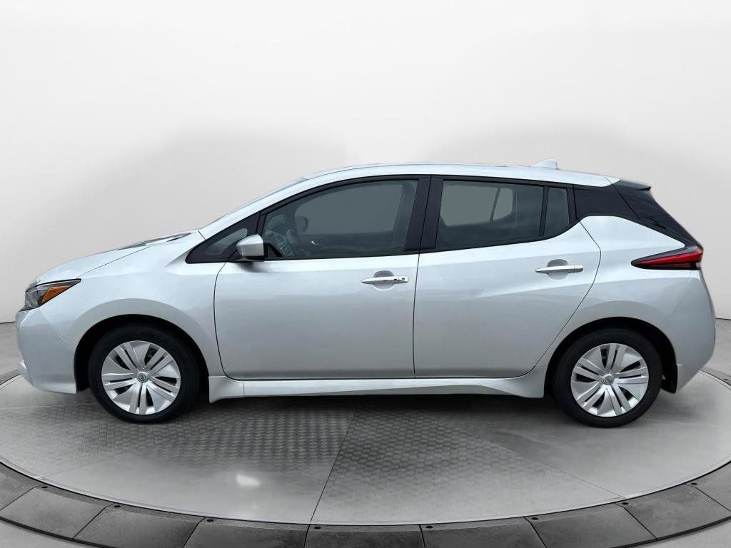Used 2025 Nissan Leaf S image 6