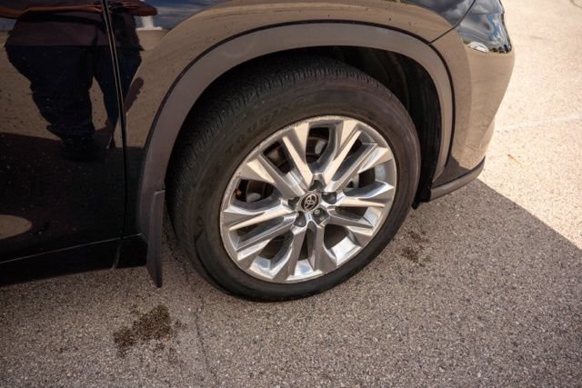 Used 2020 Toyota Highlander Limited AWD/4WD image 9