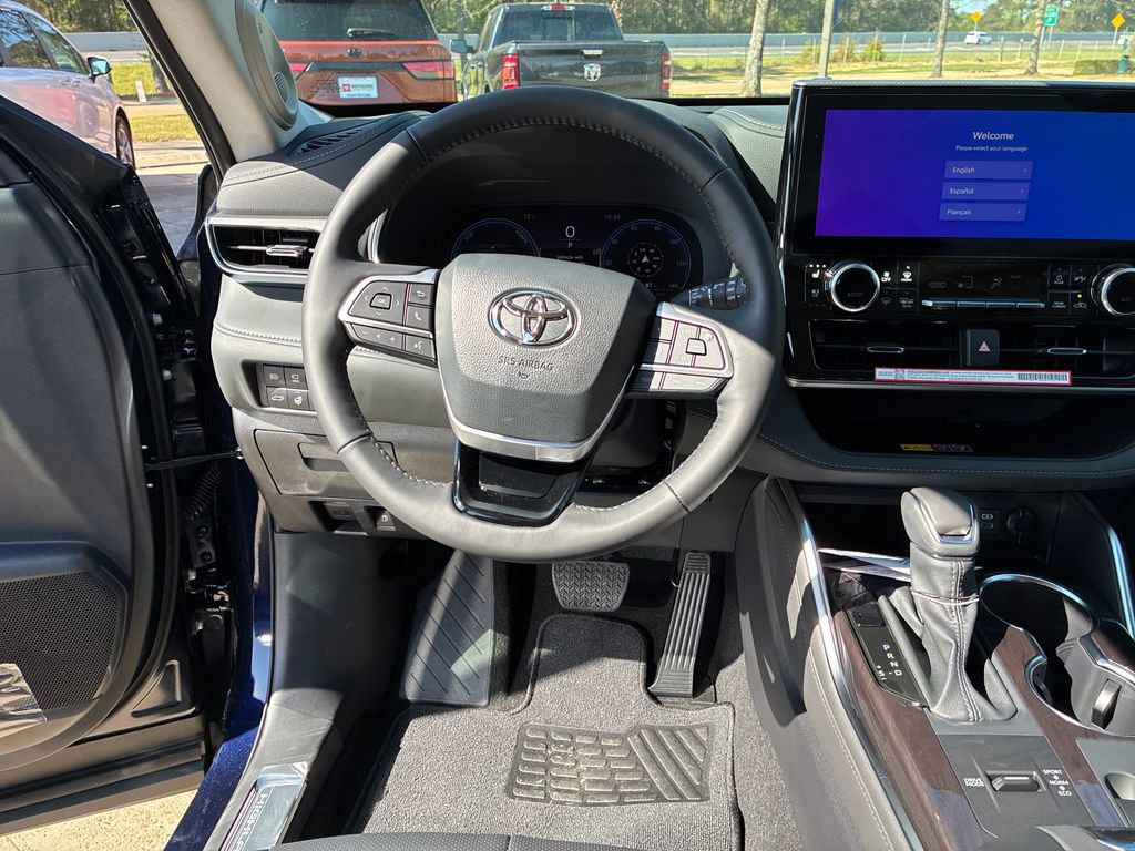 New 2026 Toyota Highlander Platinum image 21