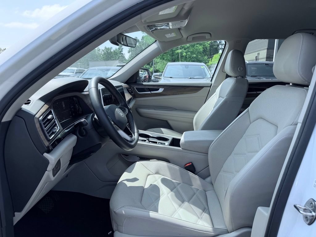 Used 2024 Volkswagen Atlas SE AWD/4WD image 16