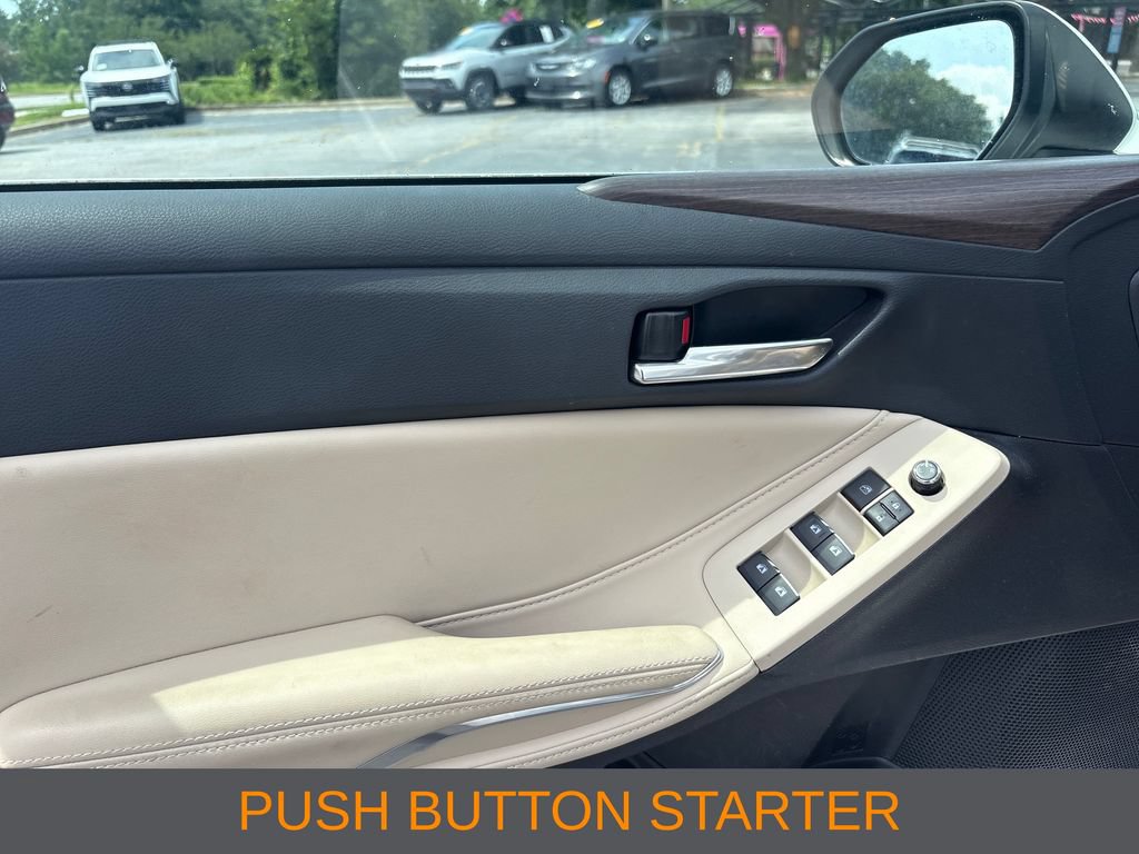 Used 2020 Toyota Avalon XLE w/ Moonroof Package FWD image 3