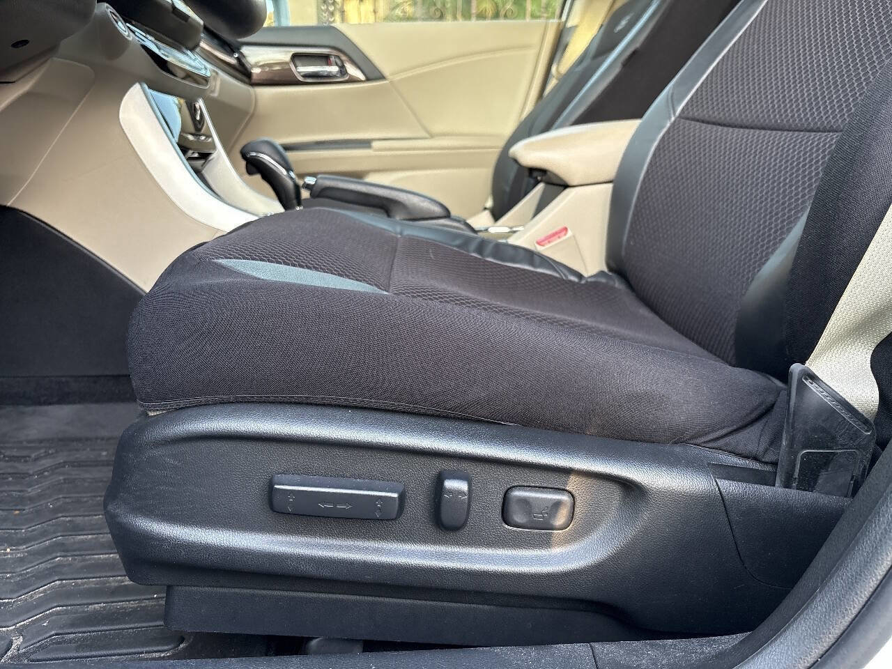 Used 2017 Honda Accord EX image 15
