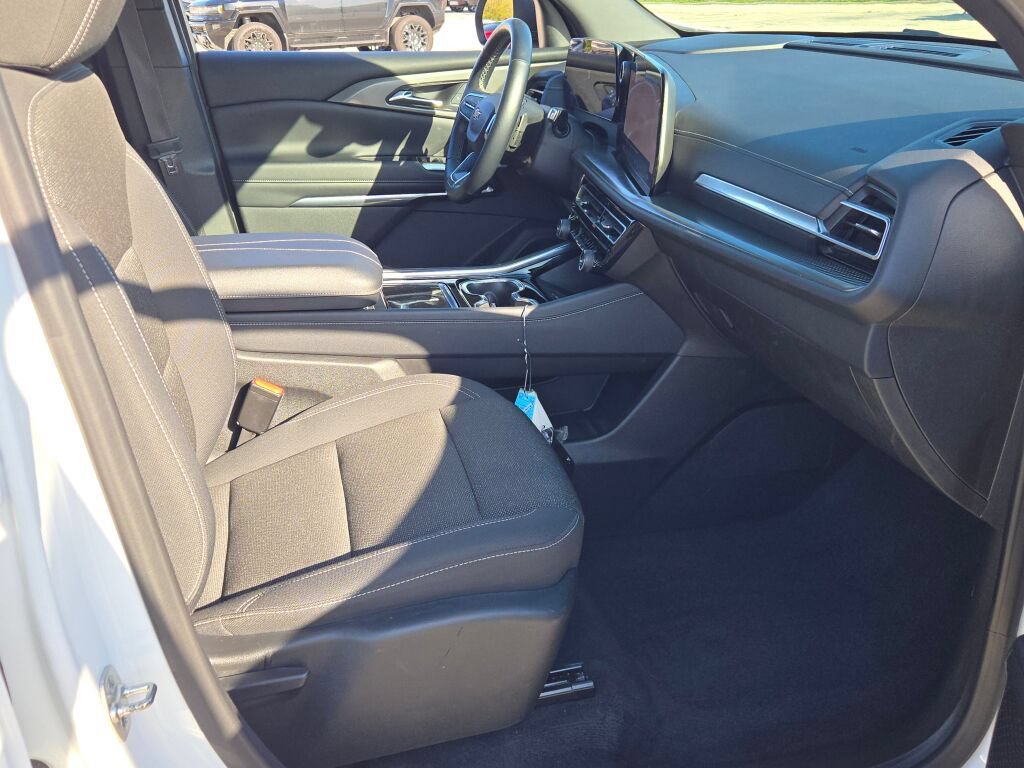 Used 2024 Chevrolet Traverse LT AWD/4WD image 7