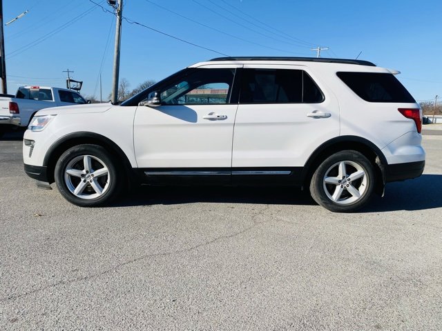 Used 2018 Ford Explorer XLT w/ Equipment Group 202A image 2