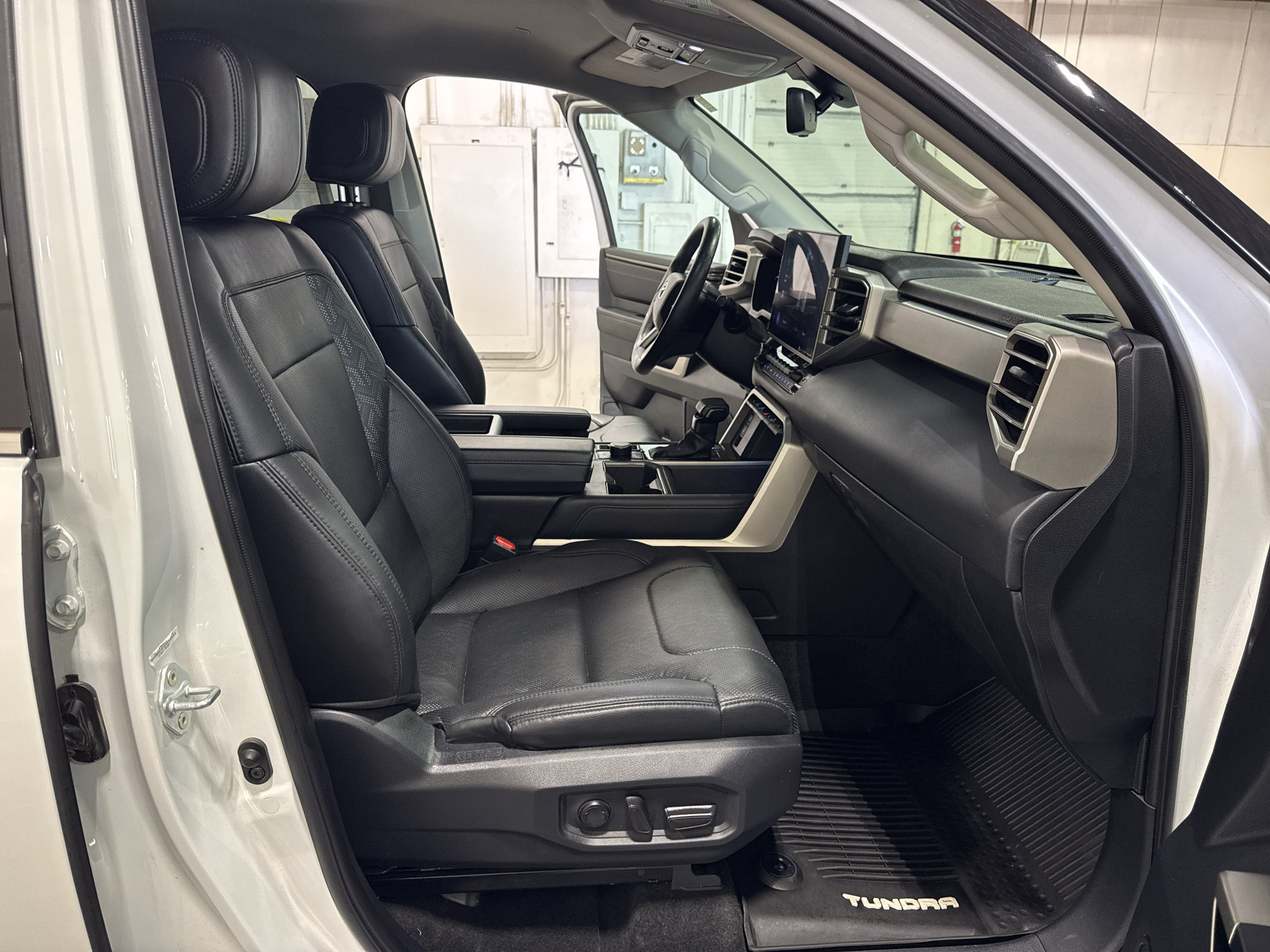 Used 2023 Toyota Tundra Limited w/ TRD Off-Road Package AWD/4WD image 33