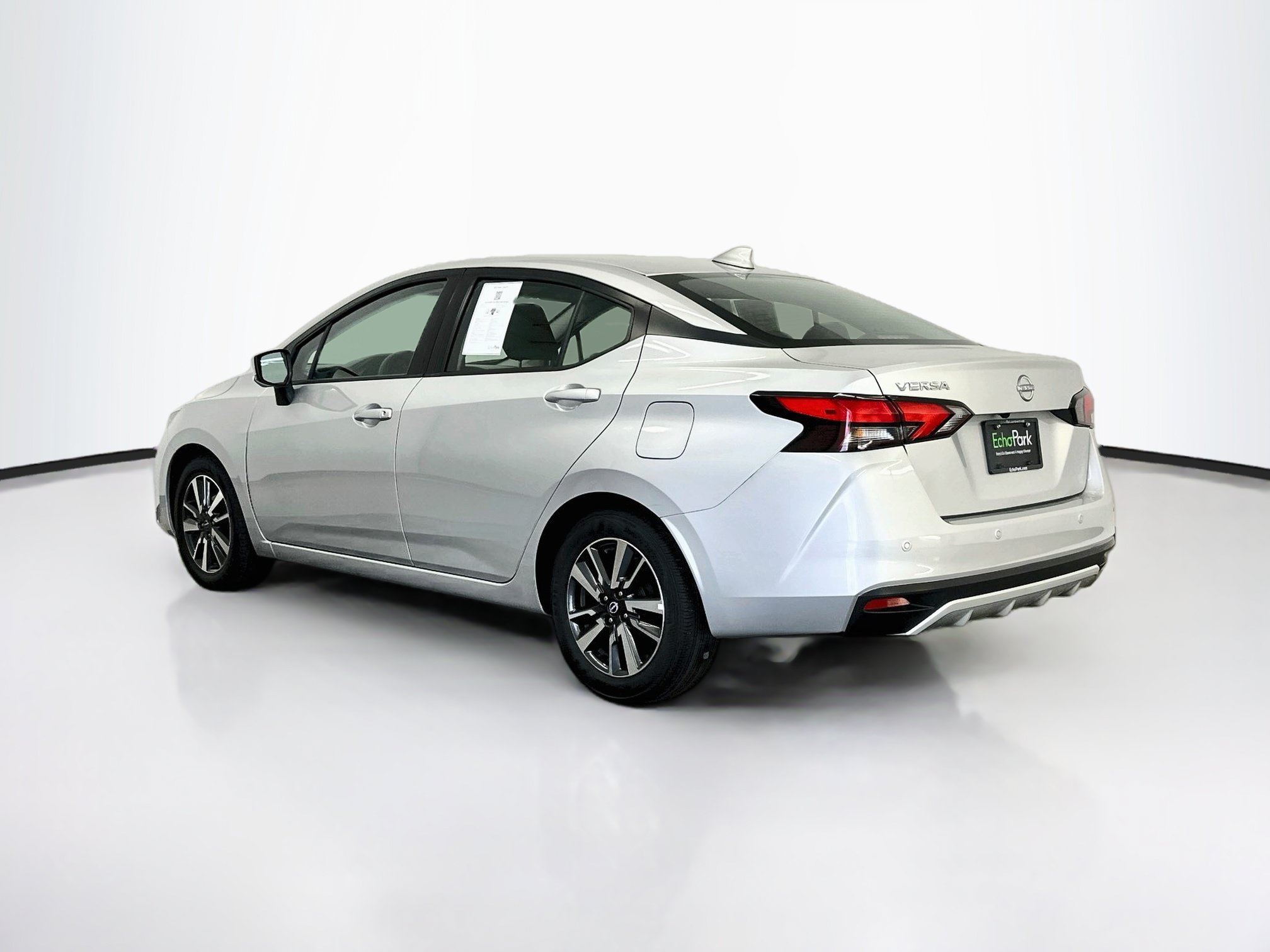 Used 2025 Nissan Versa SV FWD image 5