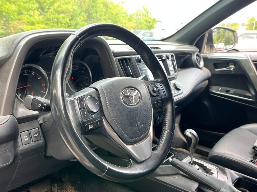 Used 2018 Toyota RAV4 SE w/ Power Extra Value Package AWD/4WD image 35
