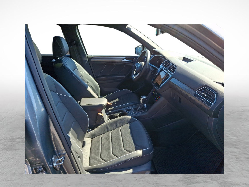 Used 2024 Volkswagen Tiguan SEL R-Line image 11
