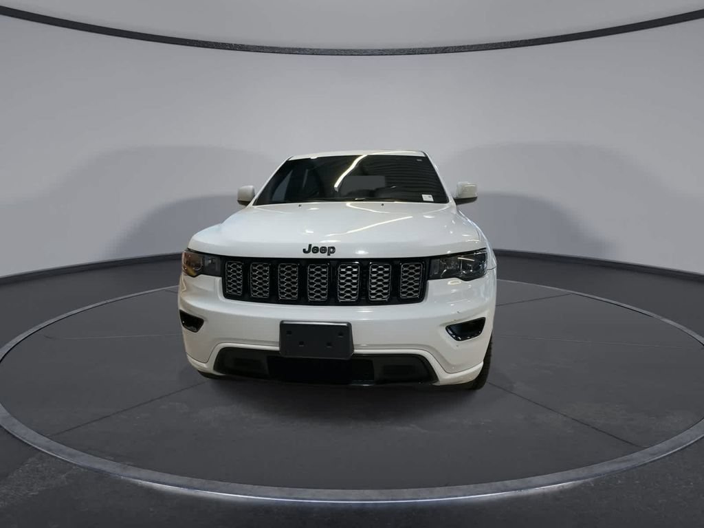 Used 2019 Jeep Grand Cherokee Altitude AWD/4WD image 4