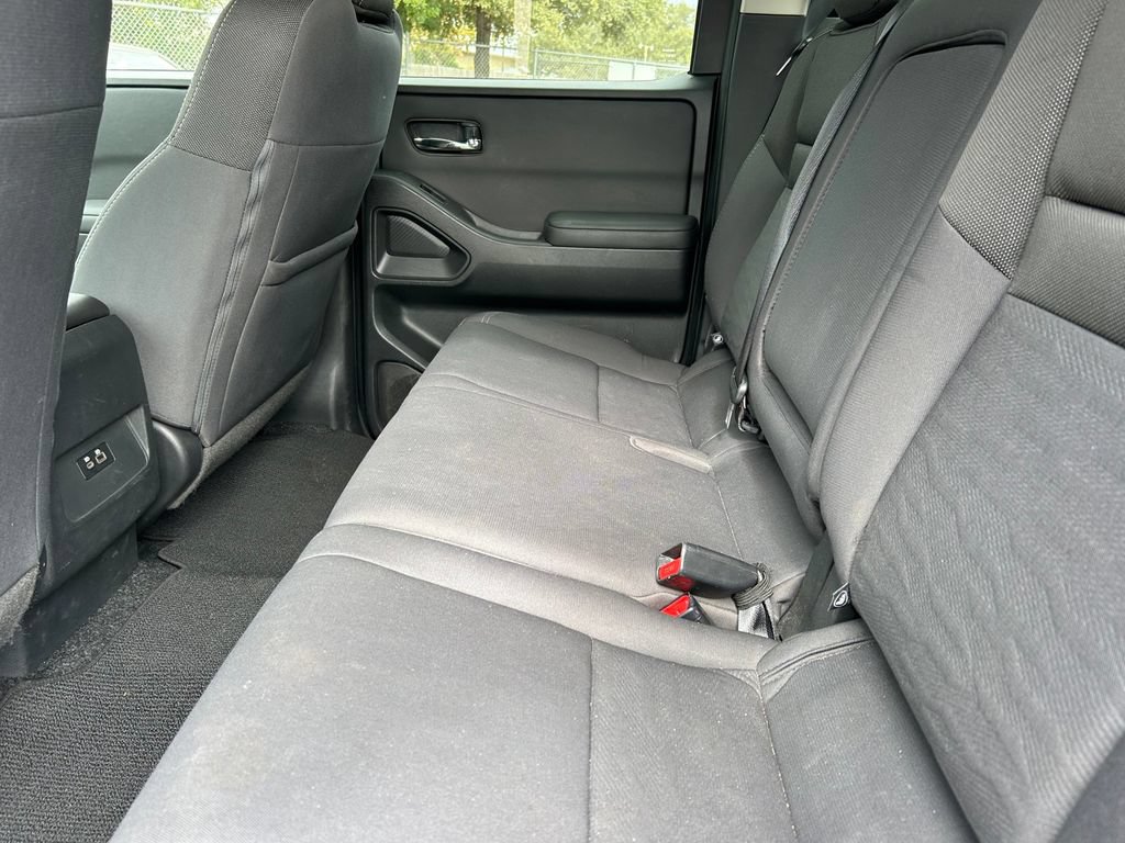 Used 2024 Nissan Frontier SV RWD image 14