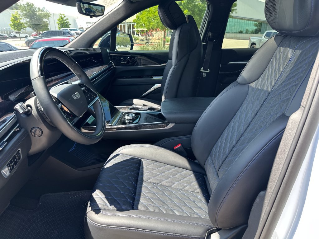 Certified 2026 Cadillac Escalade IQL Luxury AWD/4WD image 18