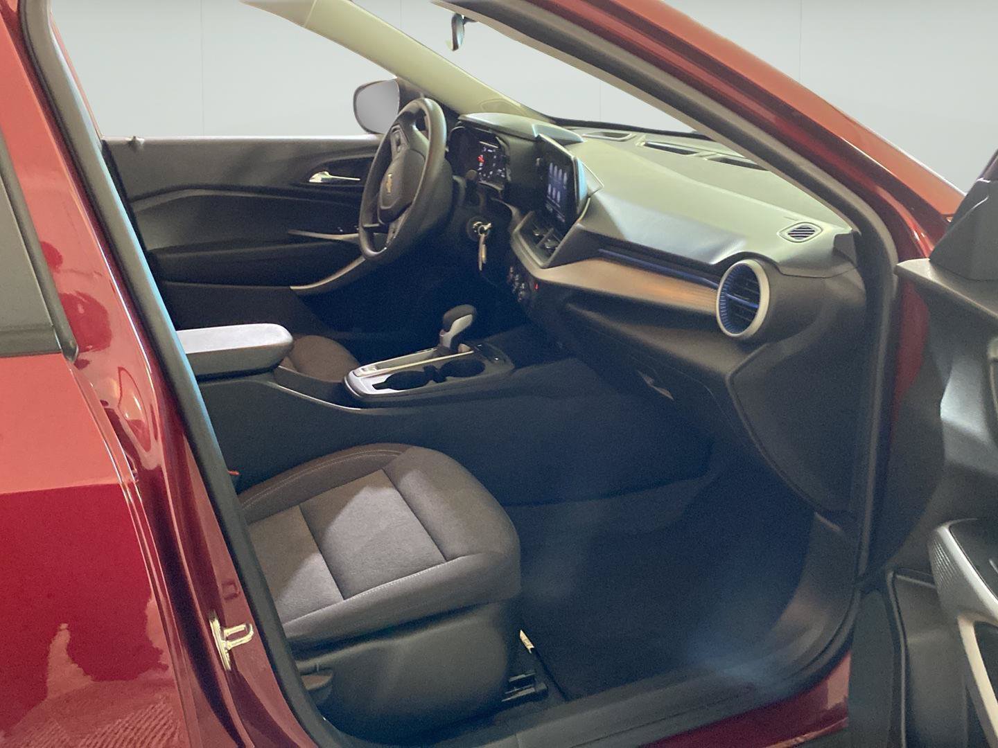 Certified 2024 Chevrolet Trax LS FWD image 15
