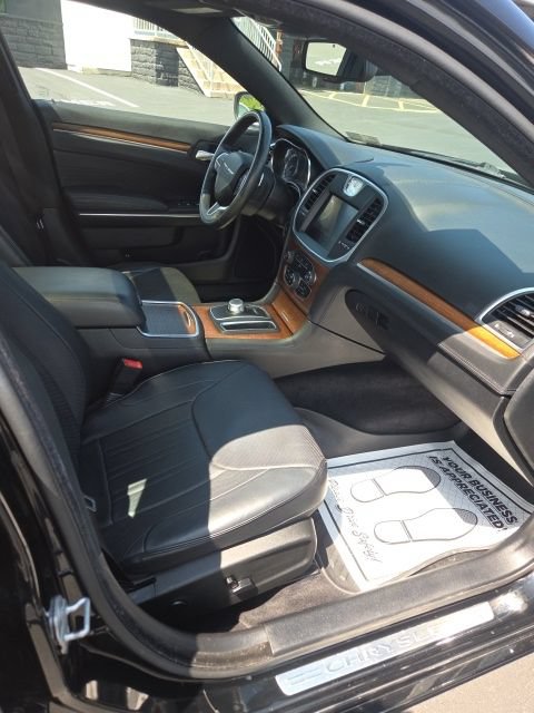 Used 2015 Chrysler 300 C Platinum w/ Harman/Kardon Audio Group AWD/4WD image 15