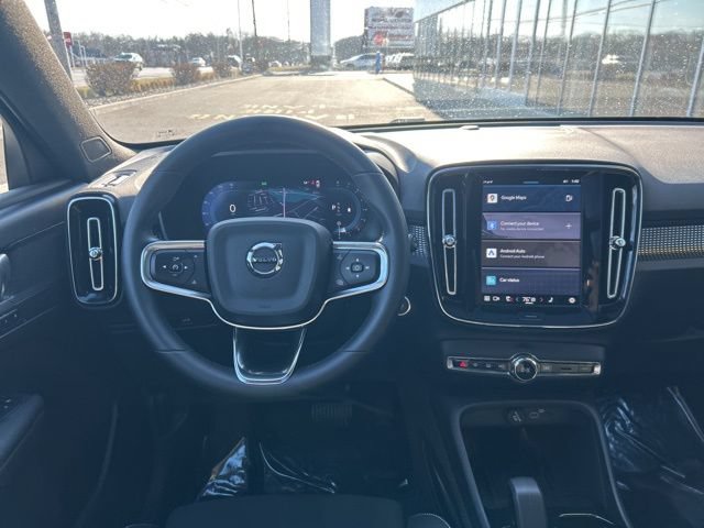 Certified 2025 Volvo XC40 B5 Plus AWD/4WD image 17