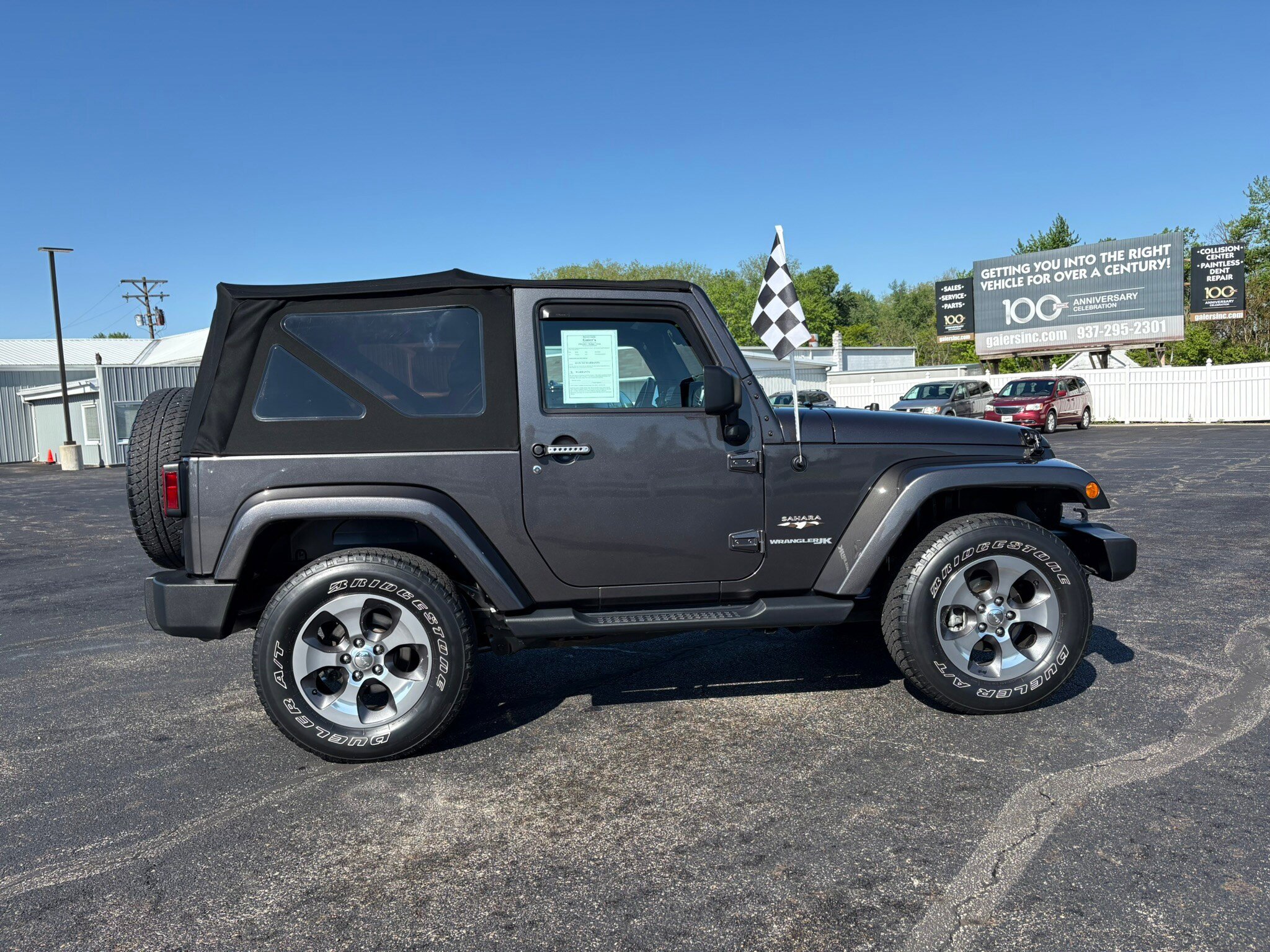 Used 2018 Jeep Wrangler Sahara w/ Connectivity Group AWD/4WD image 11