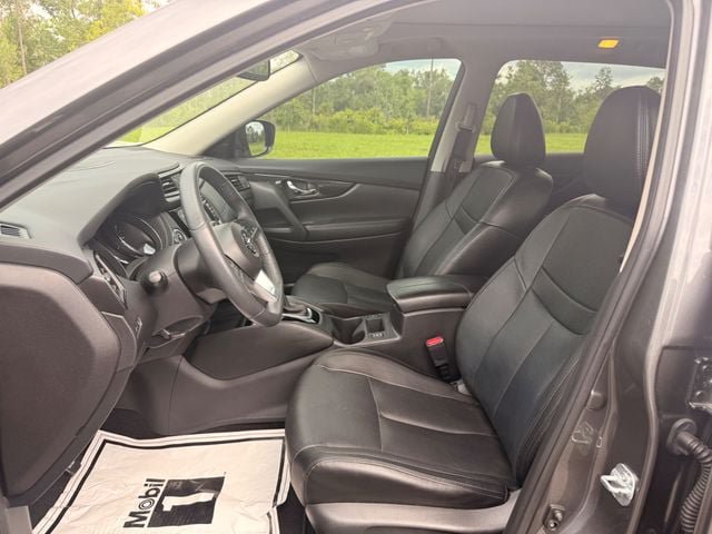 Used 2017 Nissan Rogue SL w/ SL Premium Package FWD image 2