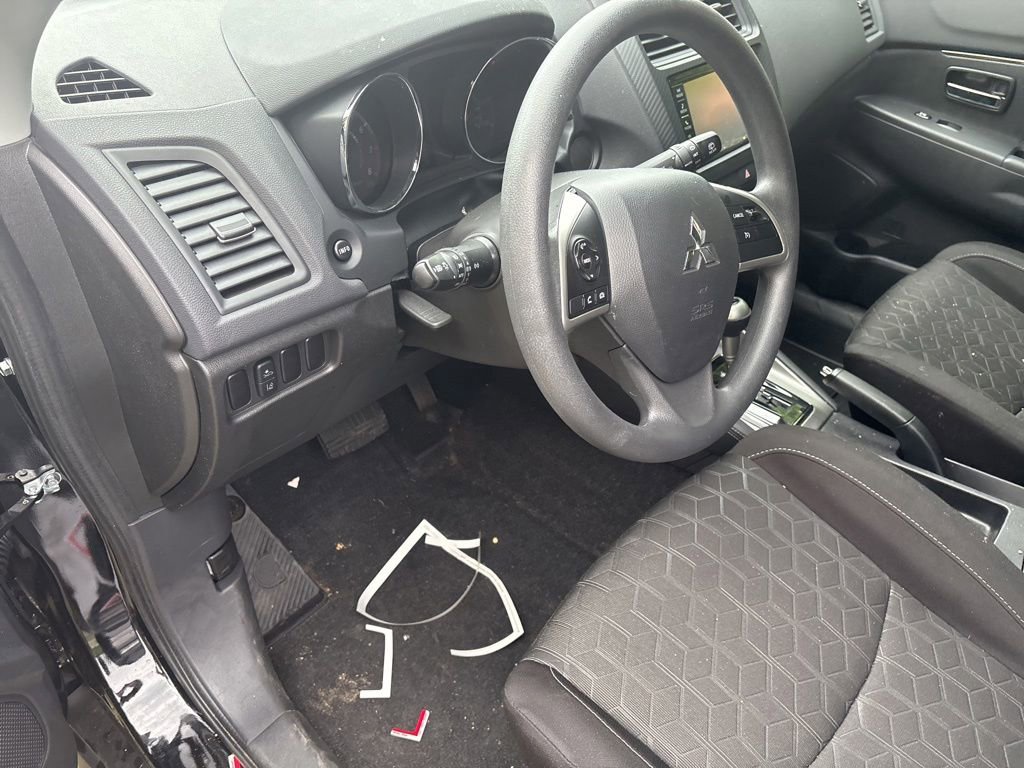 Used 2025 Mitsubishi Outlander SE AWD/4WD image 11