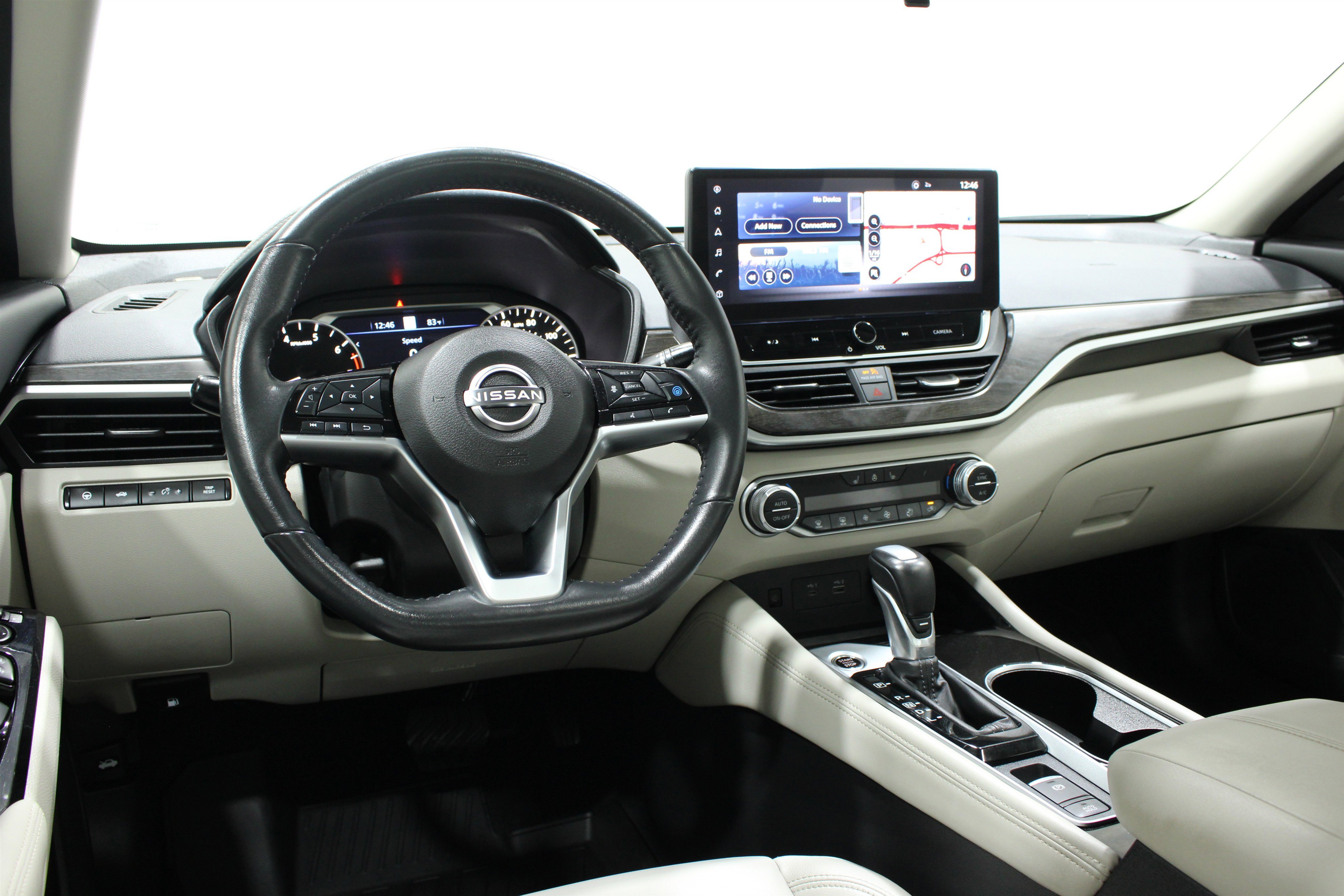 Used 2023 Nissan Altima 2.5 SL FWD image 2