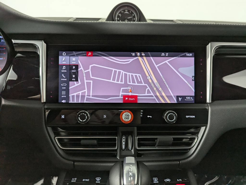 Used 2025 Porsche Macan AWD/4WD image 19