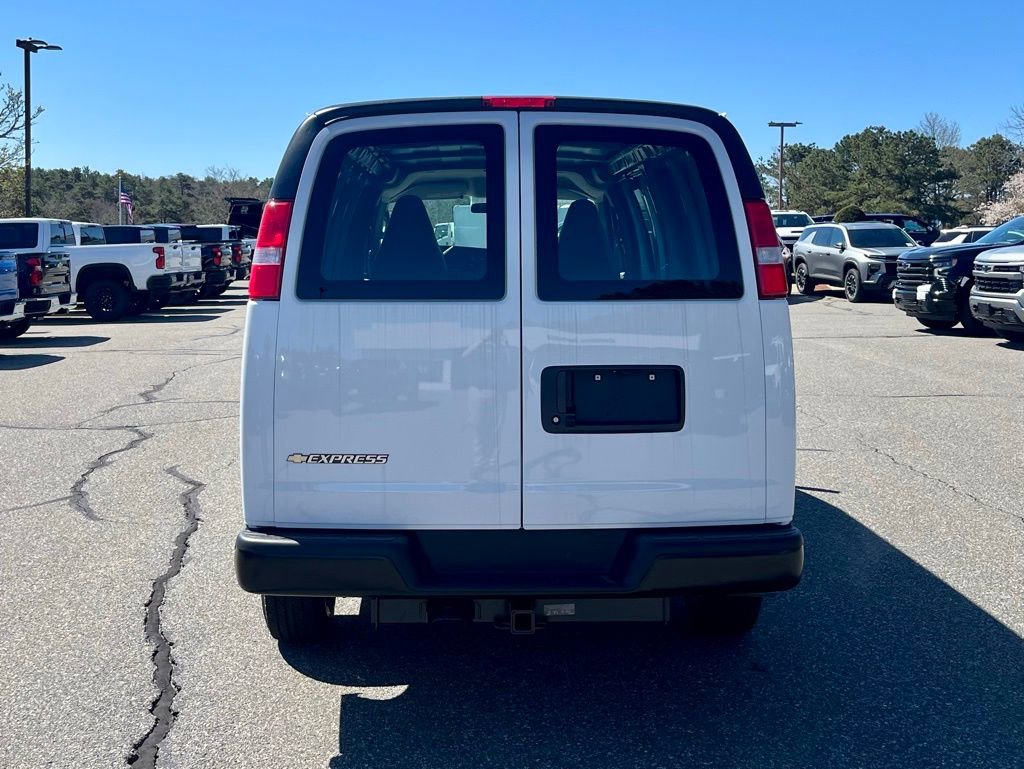 New 2026 Chevrolet Express 3500 Extended w/ Driver Convenience Package RWD image 4