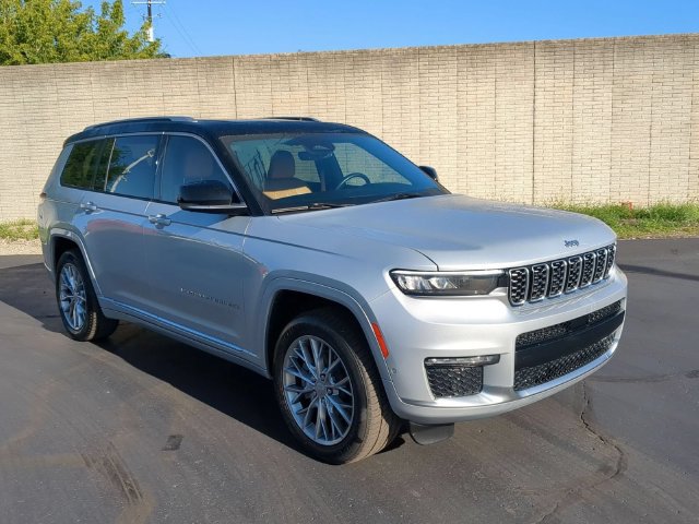 Used 2022 Jeep Grand Cherokee L Summit w/ Luxury Tech Group V AWD/4WD image 8