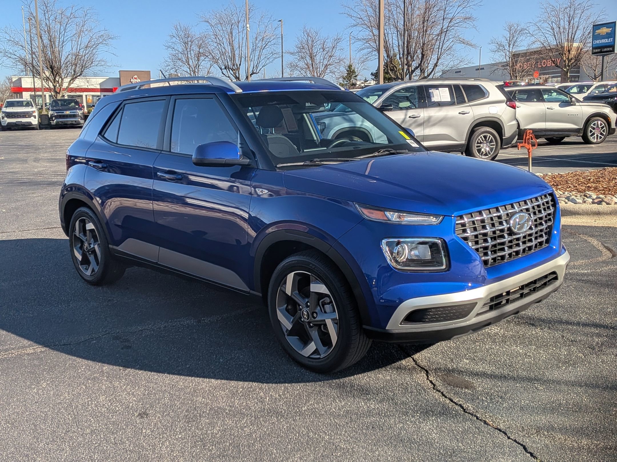 Used 2024 Hyundai Venue SEL image 2