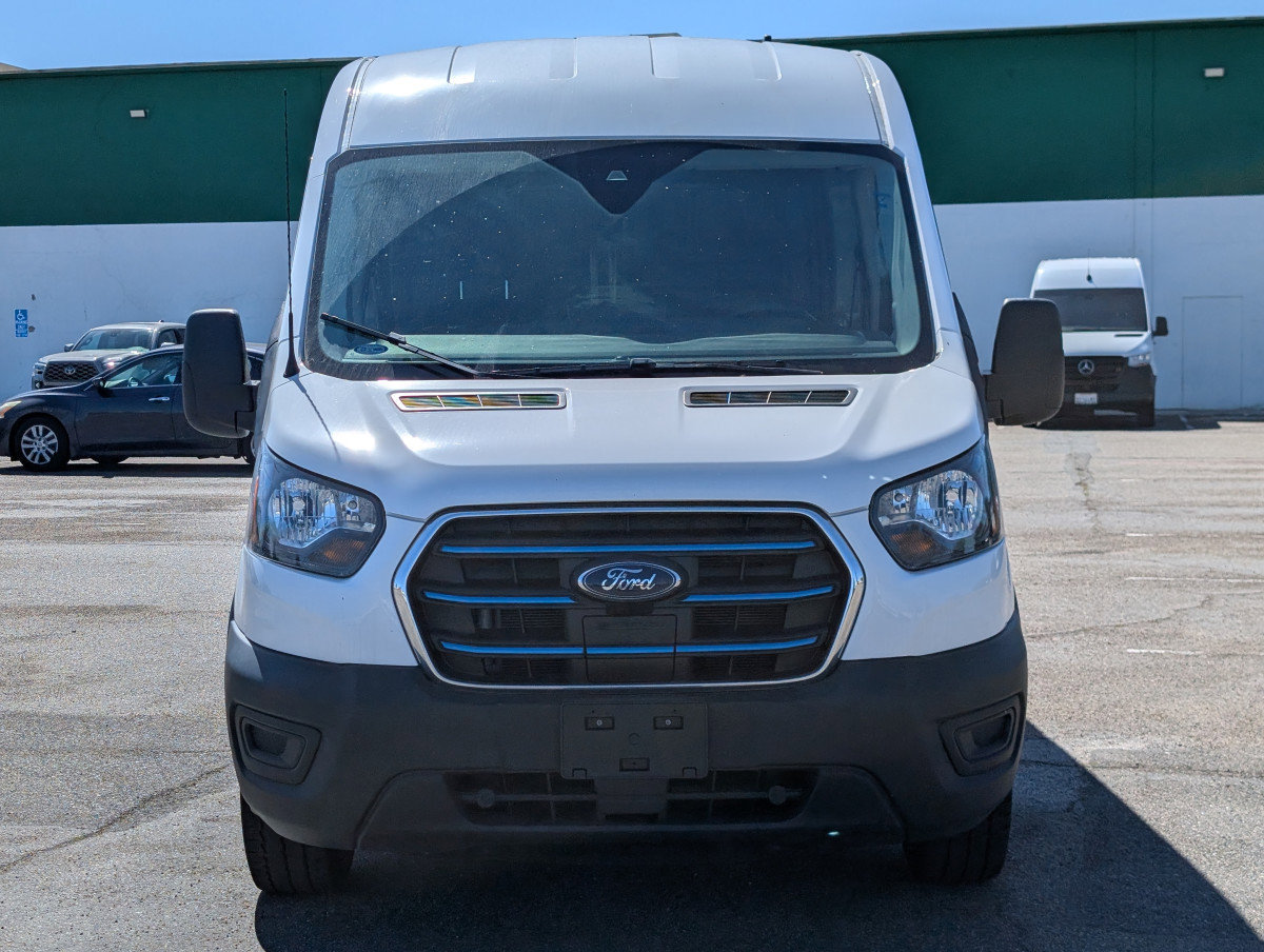 Used 2023 Ford E-Transit Medium Roof image 2