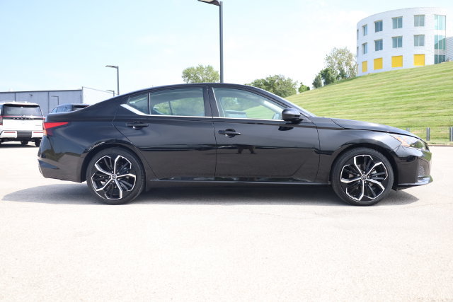 Certified 2025 Nissan Altima 2.5 SR FWD image 4