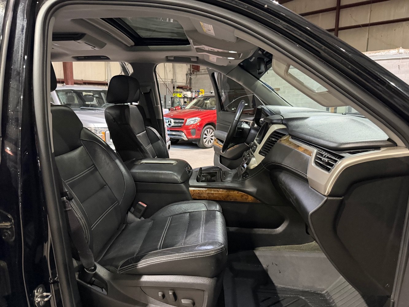 Used 2015 GMC Yukon XL Denali w/ Touring Package RWD image 25