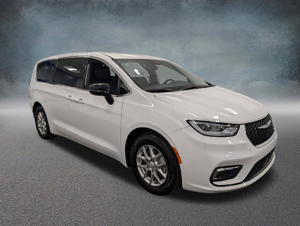Used 2026 Chrysler Pacifica Select FWD image 3