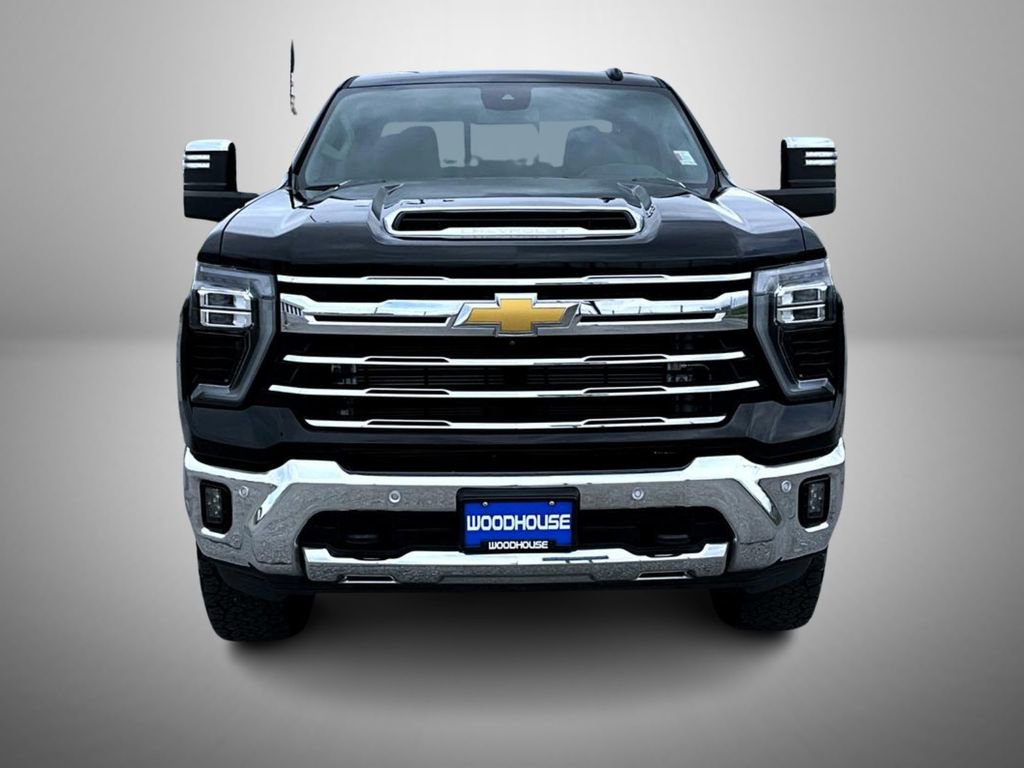 Used 2024 Chevrolet Silverado 3500 LTZ w/ LTZ Convenience Package AWD/4WD image 2