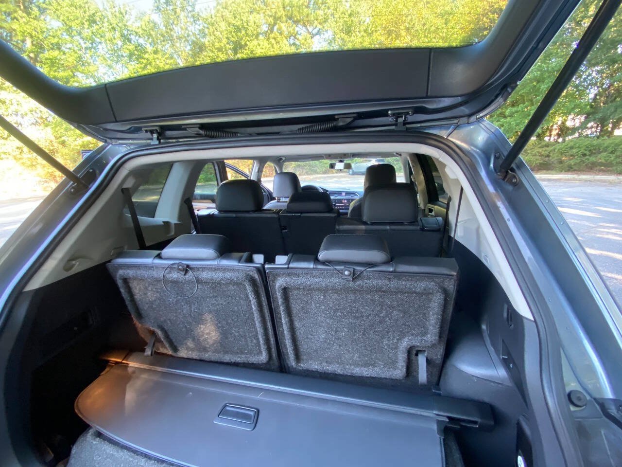 Used 2020 Volkswagen Tiguan SE FWD image 51
