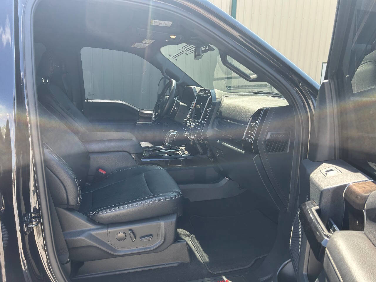 Used 2022 Ford F250 Lariat w/ Lariat Ultimate Package AWD/4WD image 16